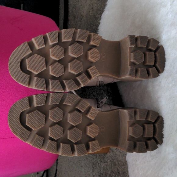 Universal Thread Taupe Combat Boots - Picture 4 of 8